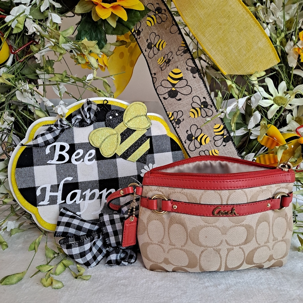 π π Coach Gallery Signature Medium Wristlet - Picture 4 of 6